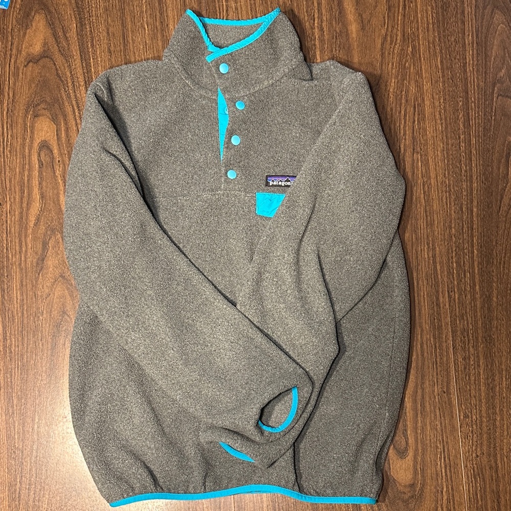 Patagonia Heather Gray Sweatshirt with Aqua Accents
